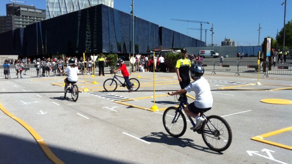 circuit en bicicleta per conèixer les normes i els senyals bàsics de trànsit