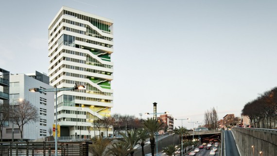 Habitatges amb serveis via julia