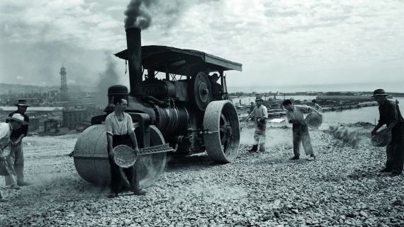 Fotografia de la coberta del llibre 'Barcelona en construcció (1940-1970). (IEFC- Leopoldo Plasencia)