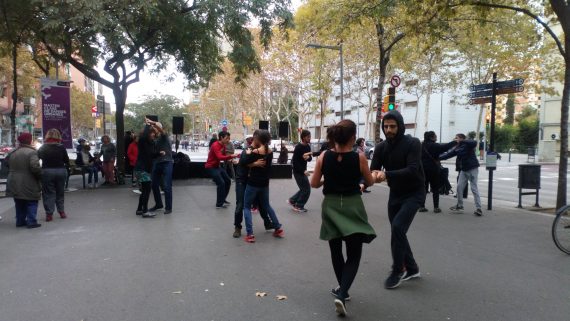 Master class de danses urbanes a Sant Martí Eix Comercial.