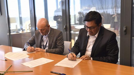 Lluís Torner, Director ICFO, i Gerardo Pisarello, Primer tinent d’alcaldia de l'AjdB. Graphene-Accelerator. RJosa