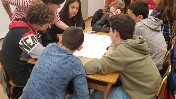 Taller a l'Escola Joan Pelegrí. Foto: Ana Villagordo.