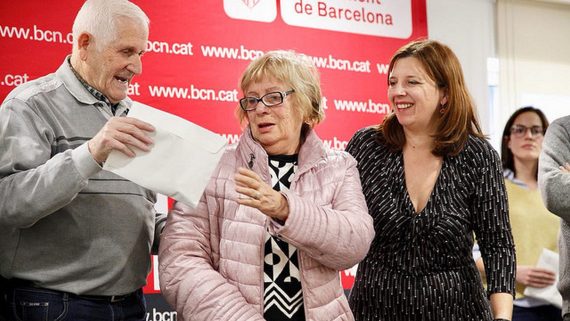 Entrega claus pisos gent gran. Ca l'Isidret