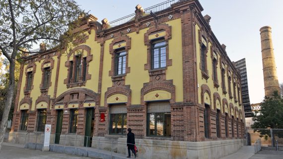 Equipamiento de educación ambiental La Fàbrica del Sol