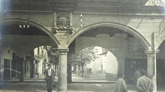 Arcadas de Sangüesa reproducidas en el Poble Espanyol. 1927 AFB. Autor desconocido