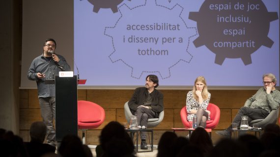 Guillermo Hurtado, tècnic d'accessibilitat, durant la Jornada Joc i Ciutat