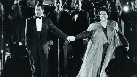 Medalla d'or a la ciutat a Montserrat Caballé