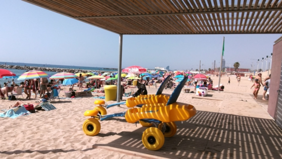 Imatge de material i equipament adaptat per el suport al bany