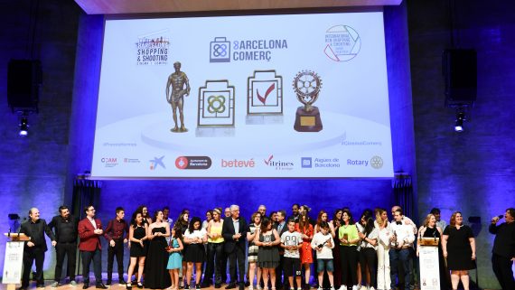 Foto de familia dels participants de la sisena edició