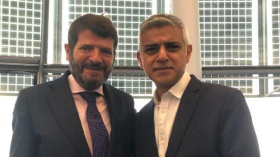 El tinent d'Alcaldia Albert Batlle i l'alcalde de Londres, Sadiq Khan.