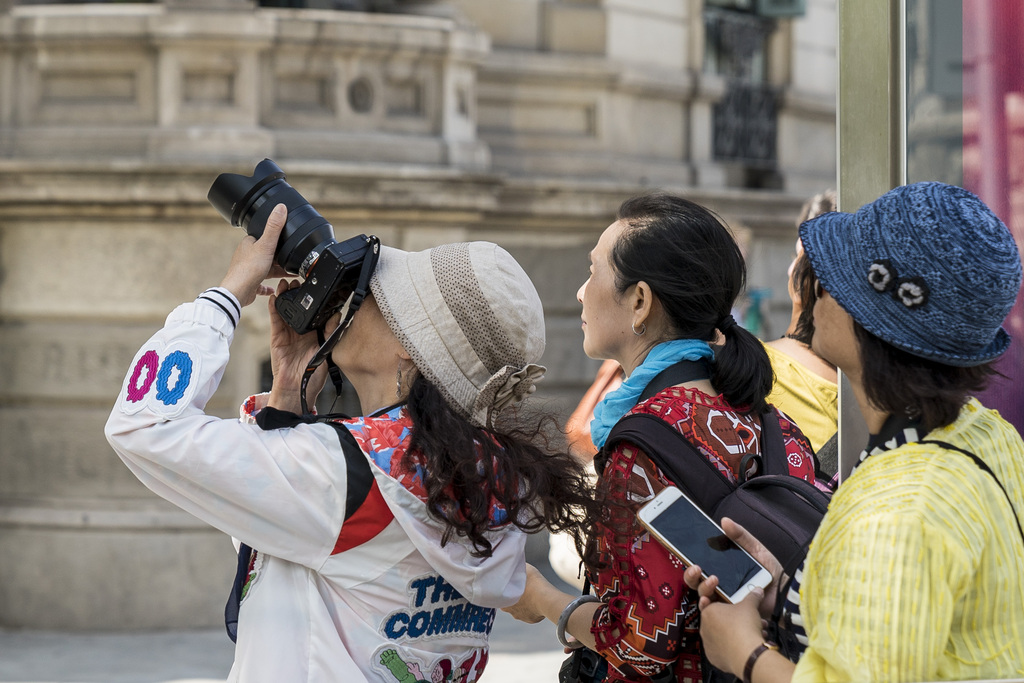 La meitat dels turistes tornen a Barcelona