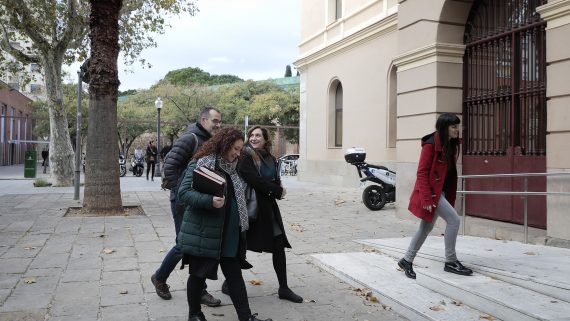 Ada Colau a la Seu del Districte de Sant Martí - AlcaldiaAlsDistrictes