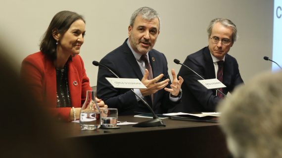 Jaume Collbooni presentant “Una nova agenda econòmica per Barcelona”