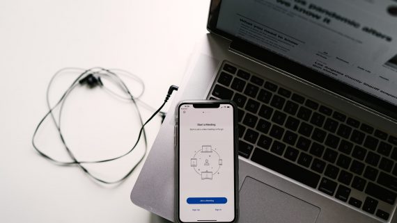 sessióvirual-allie-smith-gouPqaau9Qo-unsplash