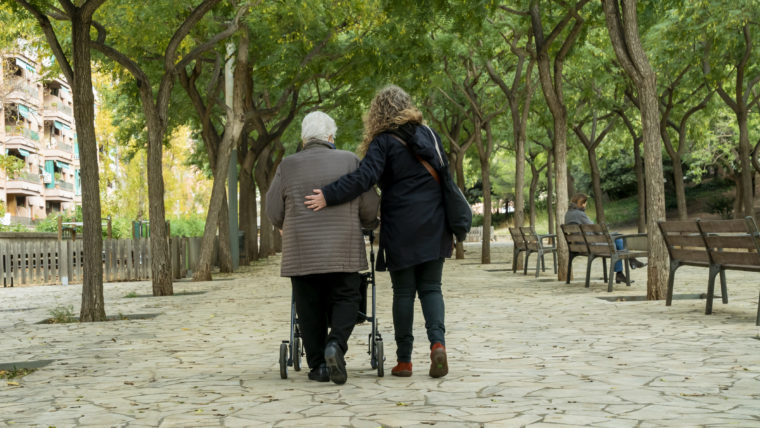 SAD, Servei d'Atenció a Domicili, superilles de les cures, Barcelona, gent gran, dependència