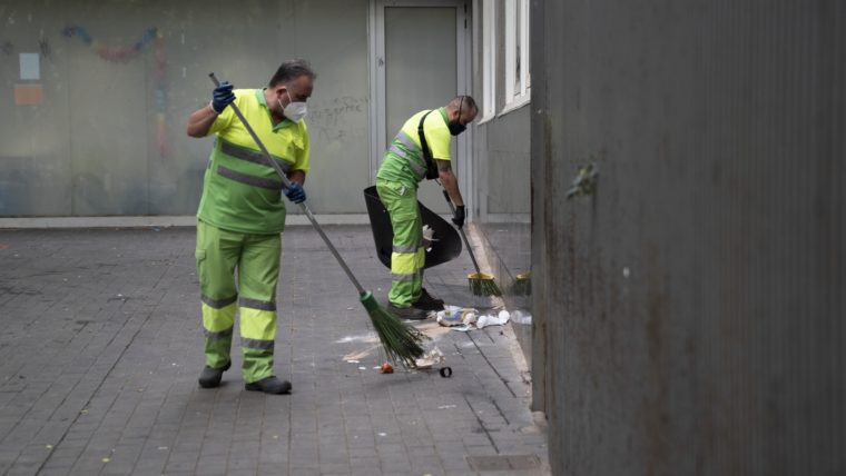 En Complicado comercio Cuidamos Barcelona, el nuevo plan de refuerzo de la limpieza y el  mantenimiento del espacio público | Info Barcelona | Ayuntamiento de  Barcelona