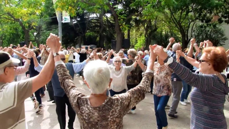 Ballada de sardanes al parc de la Guineueta