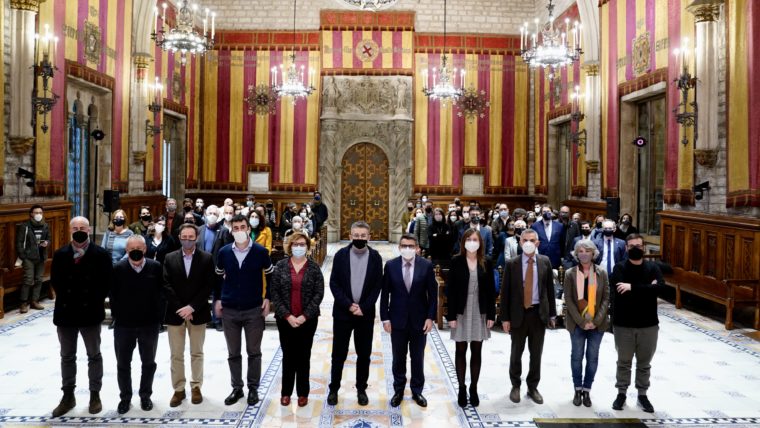 Foto de família de l'acte de lliurament de les subvencions