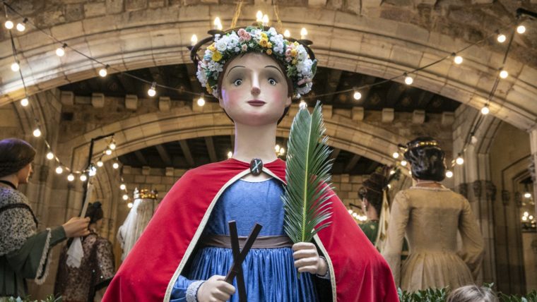 Festes de Santa Eulàlia, geganta Laia, Ciutat Vella, Exposició de gegantes