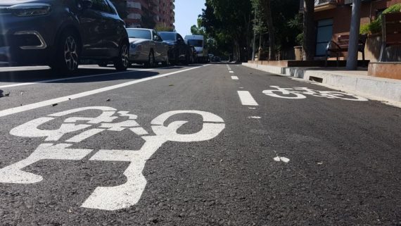 https://media-edg.barcelona.cat/wp-content/uploads/2022/05/24113024/carrils-bici-pintat-al-lateral-de-la-570x321.jpg