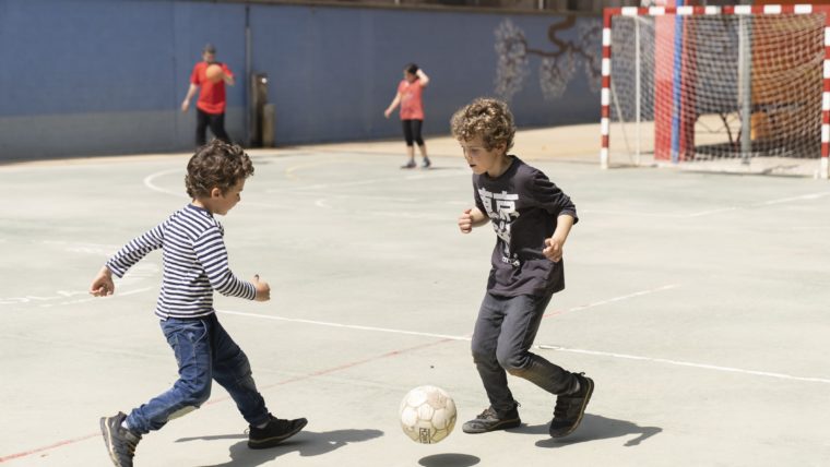 patis oberts estiu, escola antoni brusi, futbol, infants