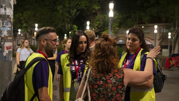 Equip de mediació per reduir el soroll a la nit.