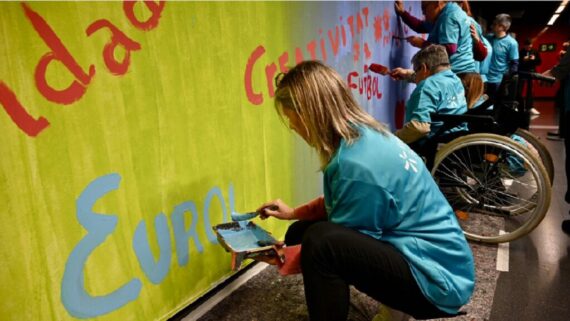 Mural a l’estació d’Arc de Triomf reivindica la inclusió laboral de les persones amb discapacitat 2022