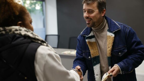 Nueve familias reciben las llaves de viviendas de la mano de la Mesa de Emergencia