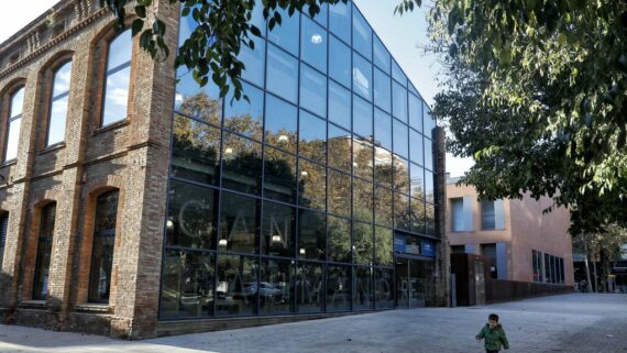 https://media-edg.barcelona.cat/wp-content/uploads/2023/02/13130024/edifici-de-can-jaumandreu-570x321.jpg