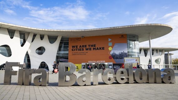 https://media-edg.barcelona.cat/wp-content/uploads/2023/02/23152543/211116_AF_InauguracioSmartCity_Ambient_008-570x321.jpeg