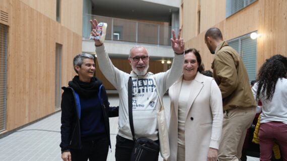 El Ayuntamiento de Barcelona entrega las llaves de 21 viviendas de alquiler asequible en Torre Baró