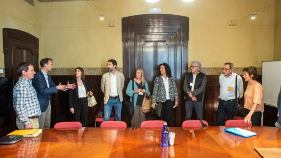 The Barcelona City Council signs the surface rights for two new cohousing projects