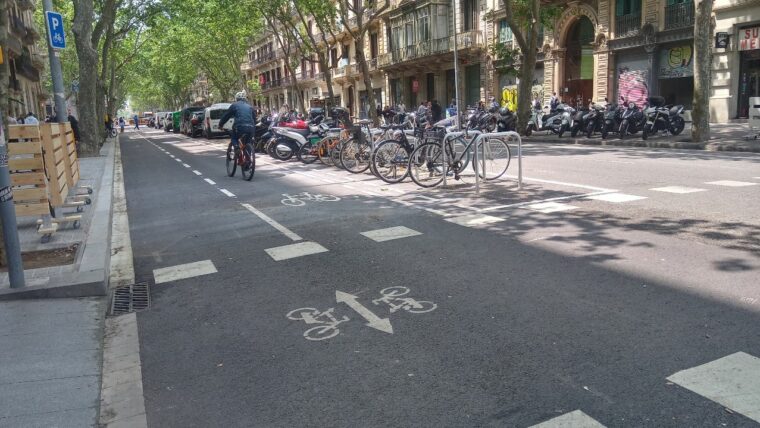 Nou tram de carril bici a la Ronda de Sant Pere