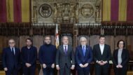 Fotografia de grup dels membres de la Taula de Diàlegs Social