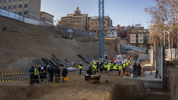 Ceremony to lay the first stone of the new public housing in the area of the Trinitat Vella prison. Author: Laura Guerrero