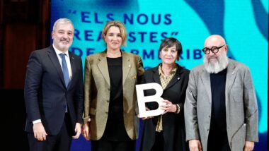 L'alcalde, Jaume Collgoni amb els guardonats del Premi Ciutat de Barcelona d'Arquitectura, urbanisme i disseny. Autora: Laura Guerrero.