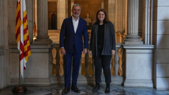 Jaume Collboni, alcalde de Barcelona amb Anna Guitart, comissària barcelonina a la Fira Internacional de Llibre de Guadalajara del 2025. Autora: Elena Pastor.