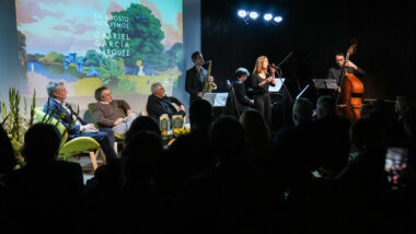Actuació musical durant la presentació del llibre 'En agosto nos vemos' de Gabriel García Márquez. Autora: Elena Pastor