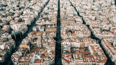 Imatge de l'Eixample de Barcelona, per representar un tema d'actualitat com és l'accés a l'habitatge.