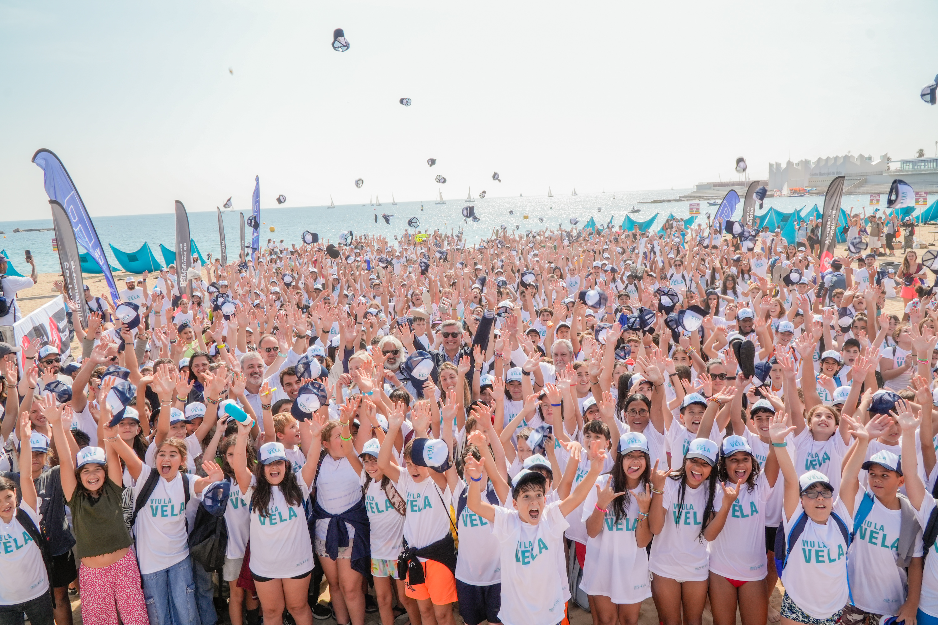 A thousand children take part in the ‘Viu la Vela’ festival at the Nova