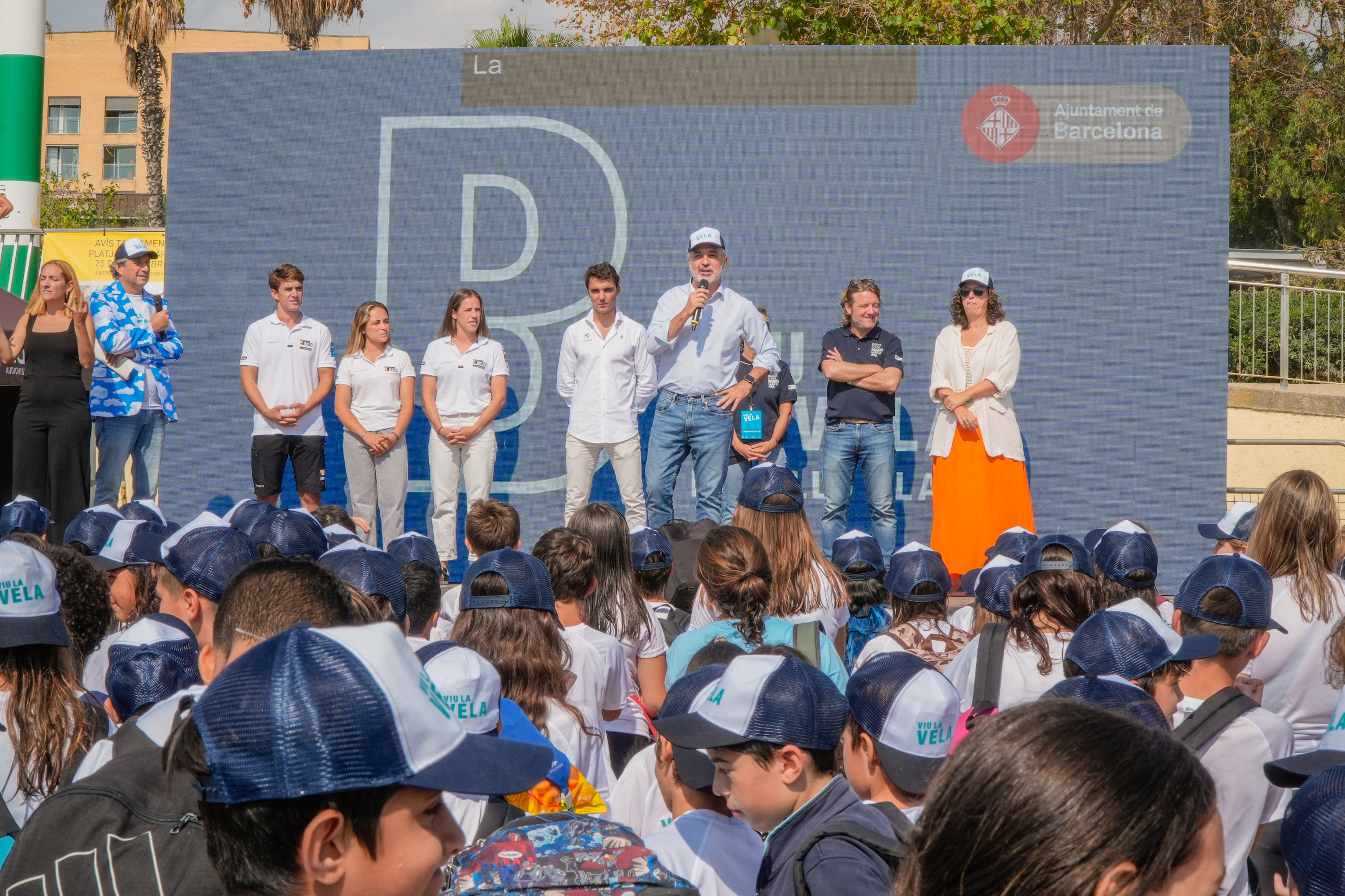 A thousand children take part in the ‘Viu la Vela’ festival at the Nova