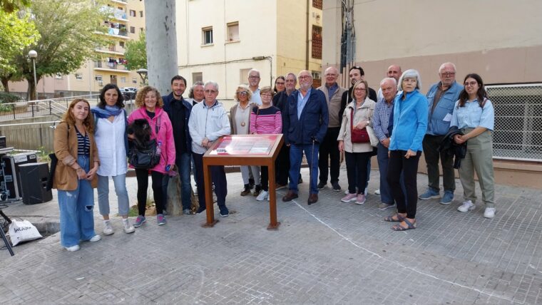 Inauguració del faristol de memòria a Sant Genís dels Agudells