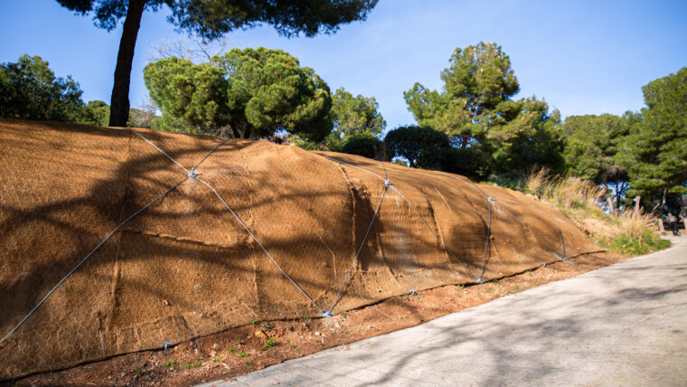 talús del carrer de l'arquitectura,a Montbau
