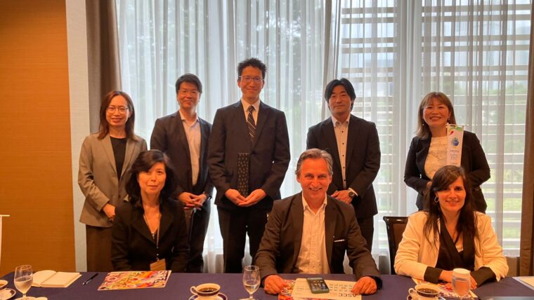 Delegació de Barcelona a Yokohama.