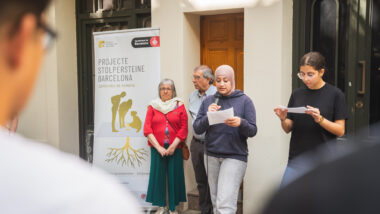 Alumnes de l&#039;Institut XXV Olimpíada presenten l&#039;acte de commemporació dels germans Sariñena. Autor: Isaac Carbonell