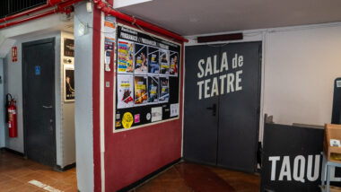 Entrada a la sala de teatre de l&#039;Antic Teatre. Autora: Júlia Arnau.