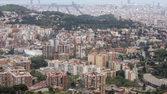Vistes des del Tibidabo amb Vallcarca i els Penitents. Autor: Edu Bayer