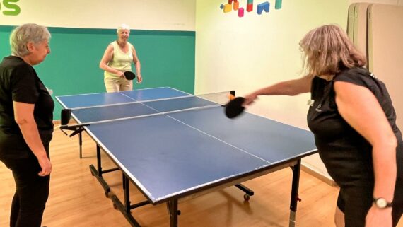 Tennis de taula per a dones grans al districte de les Corts