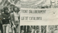 Manifestació homosexual. Manifestants amb pancartes del FAGC.