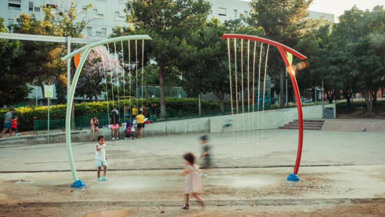 Jocs d'aigua al parc de les Rieres d'Horta